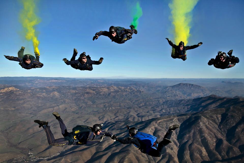 Free download high resolution image - free image free photo free stock image public domain picture  Skydivers parachutists jump out of an airplane