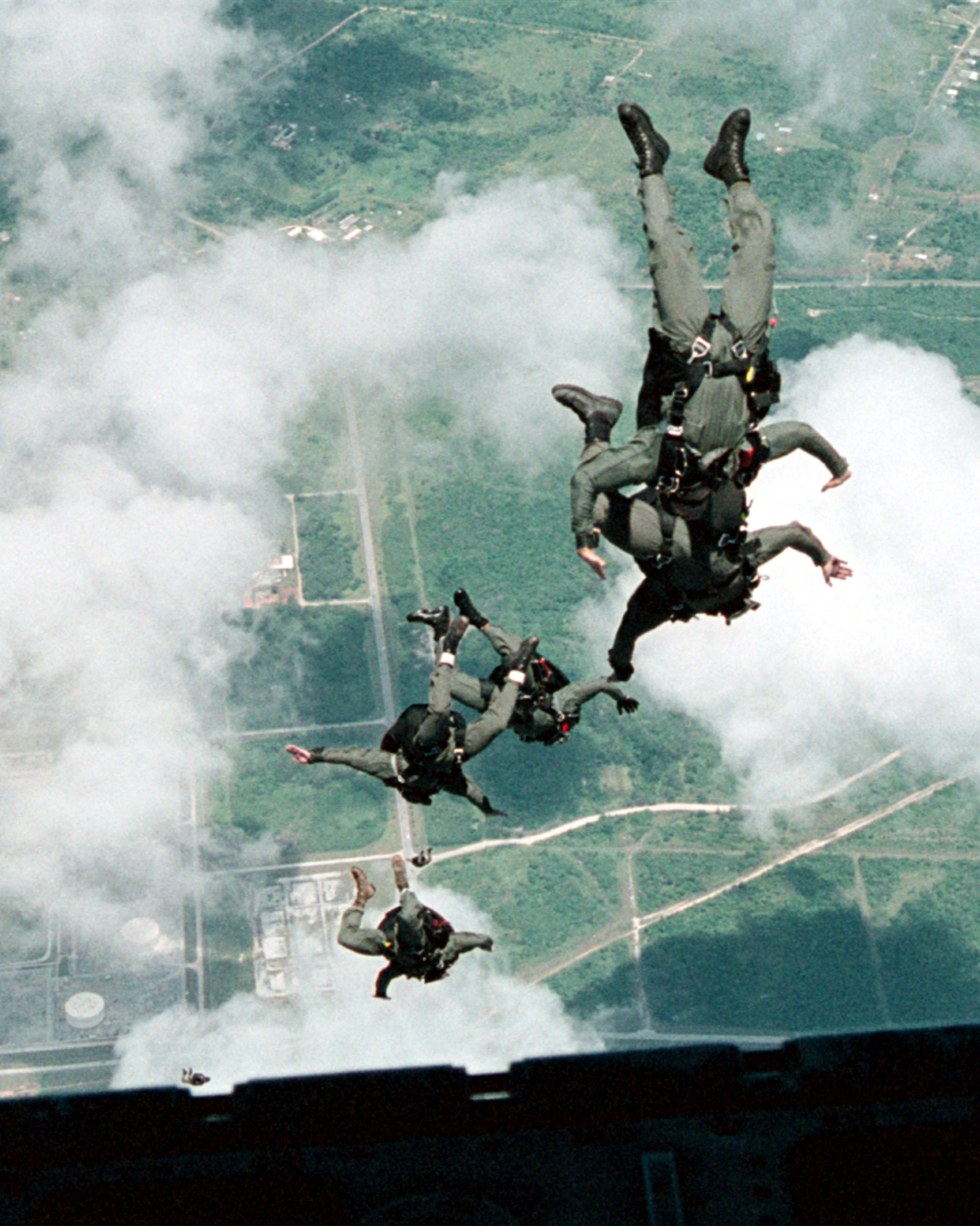 Free download high resolution image - free image free photo free stock image public domain picture -Naval Special Warfare Unit One perform a freefall jump