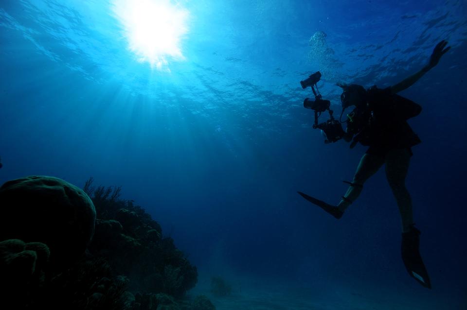 Free download high resolution image - free image free photo free stock image public domain picture  Scuba Diver descendsinot underwater