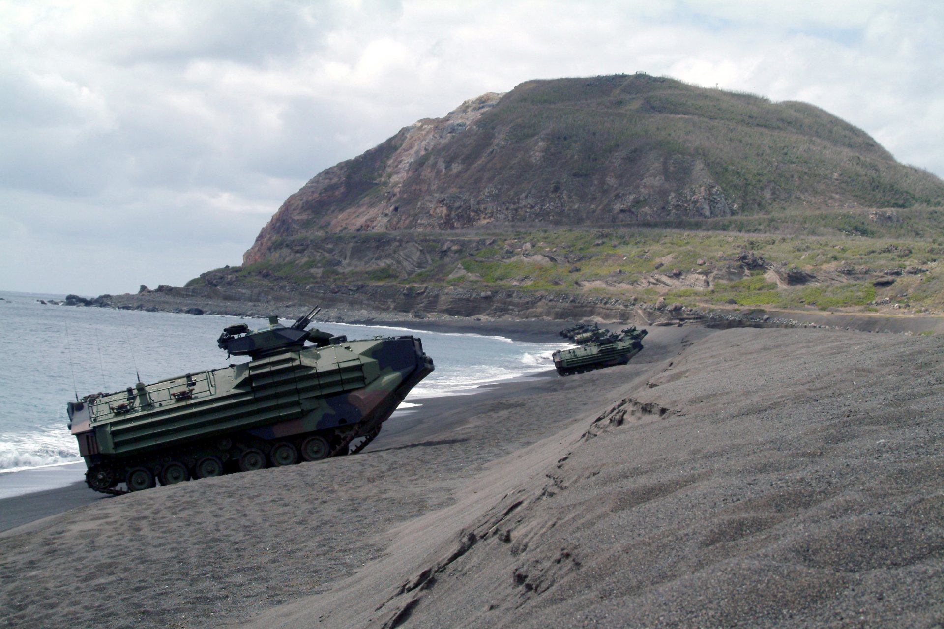 Free download high resolution image - free image free photo free stock image public domain picture -Amphibious Assault Vehicles line the beach