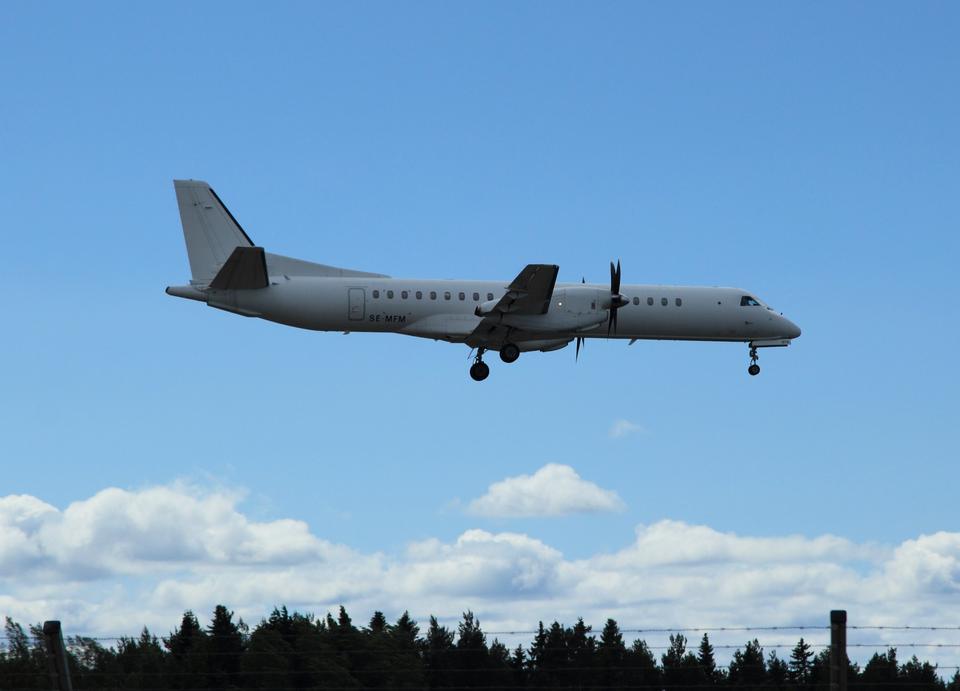 Free download high resolution image - free image free photo free stock image public domain picture  Saab 2000 aircraft landing on the runway