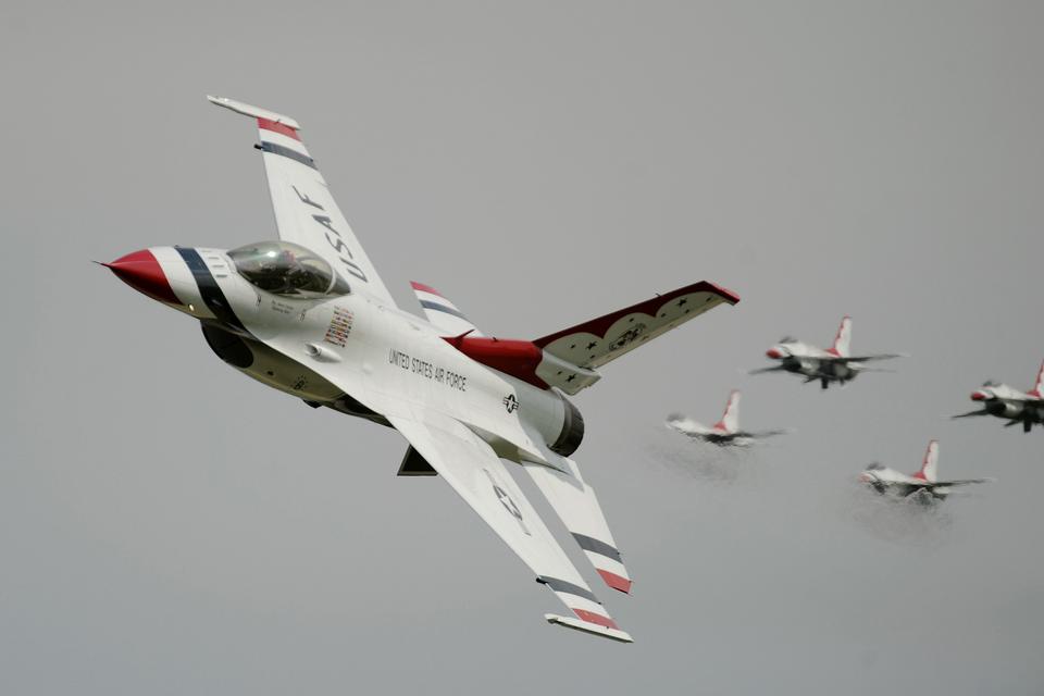 Free download high resolution image - free image free photo free stock image public domain picture  F-16 Fighting Falcon Thunderbirds with the U.S. Air Force