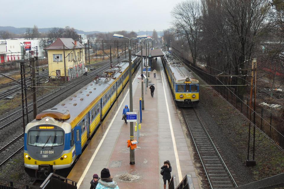 Free download high resolution image - free image free photo free stock image public domain picture  Trains at the railway station