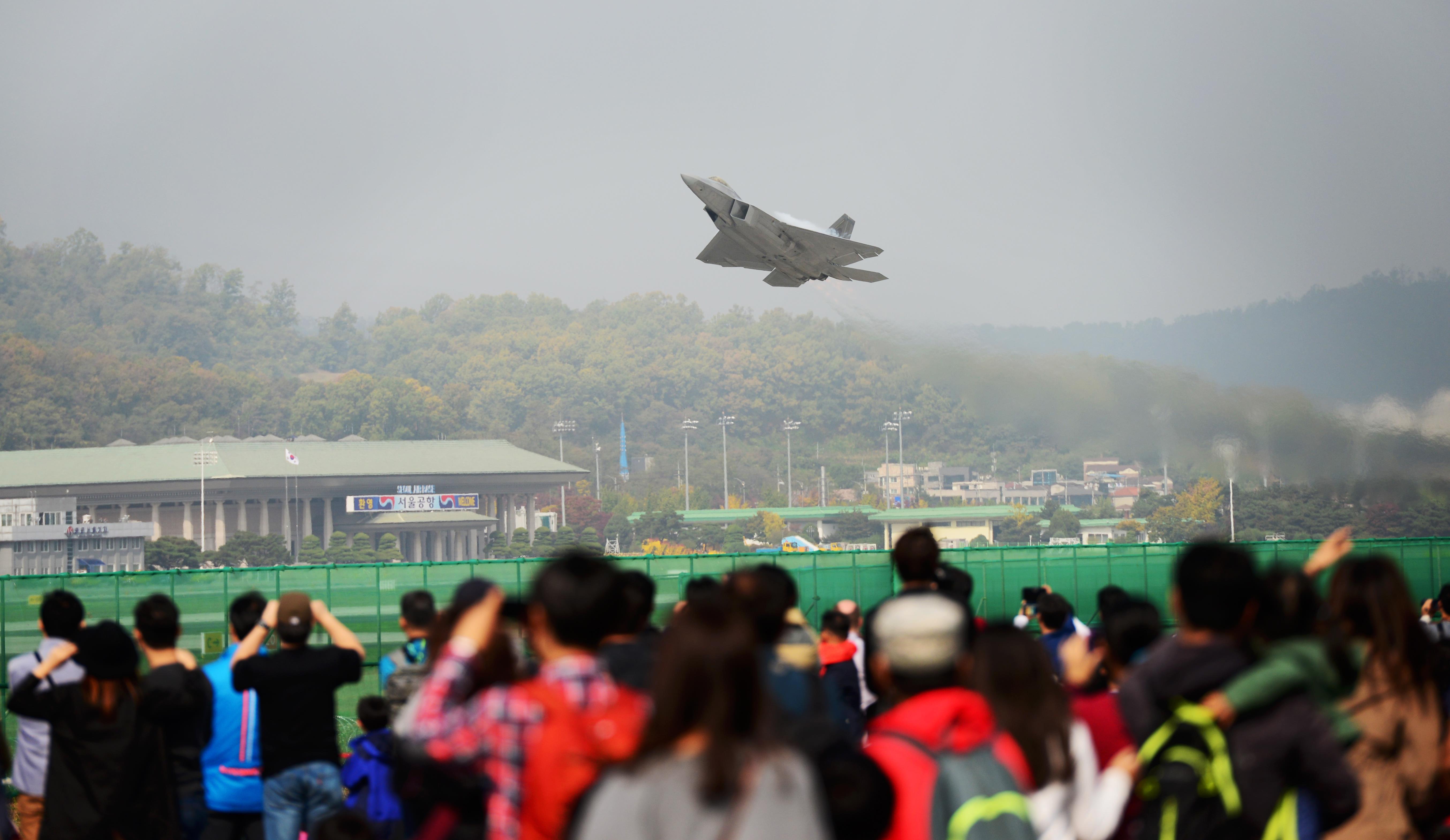 Free download high resolution image - free image free photo free stock image public domain picture -The F-22 Raptor demonstrates