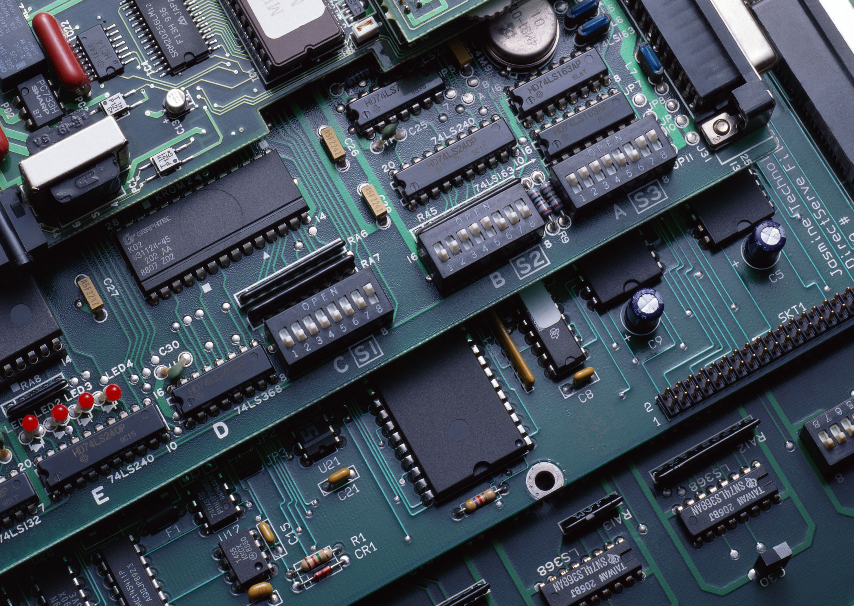 Free download high resolution image - free image free photo free stock image public domain picture -Chips on a green PCB