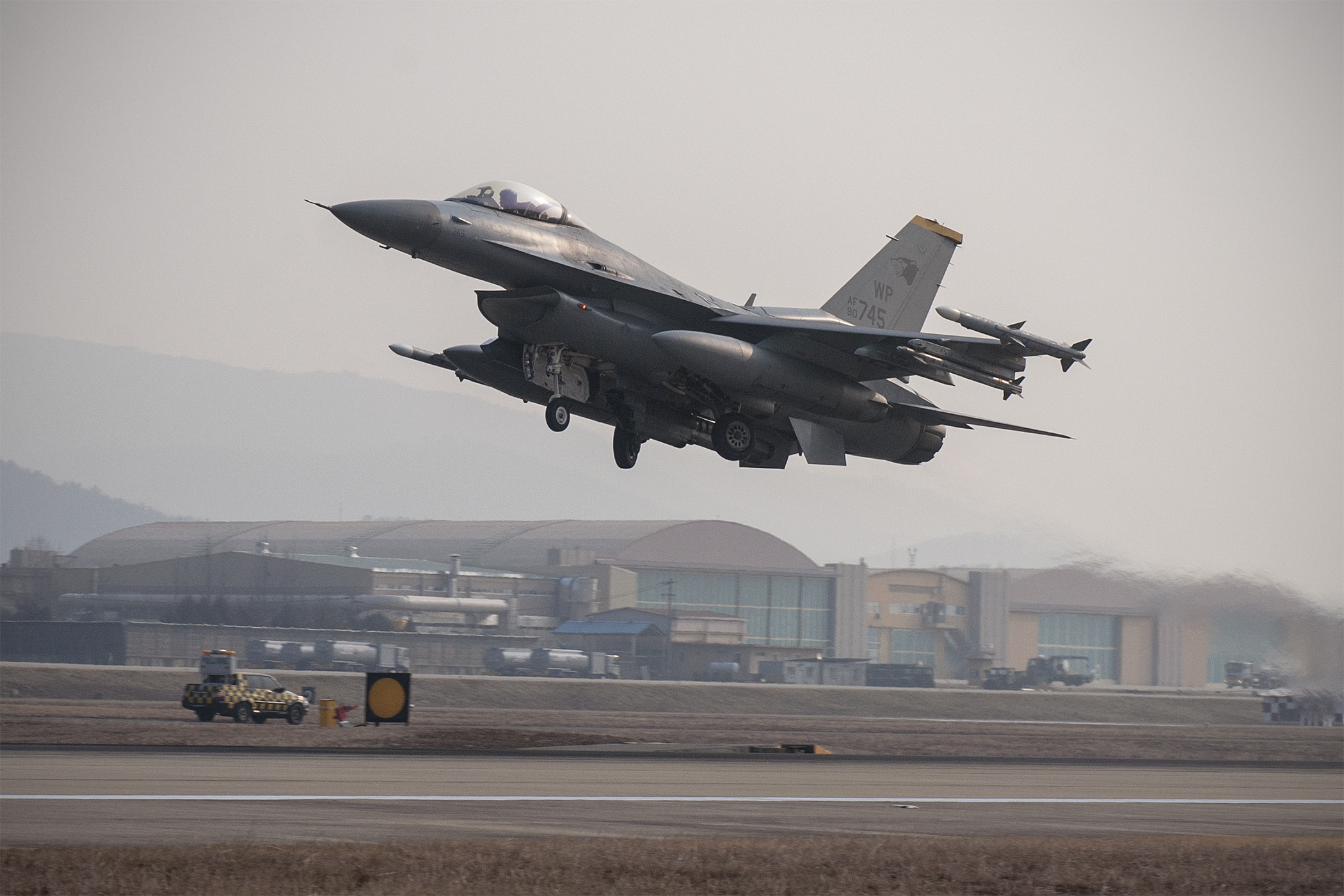 Free download high resolution image - free image free photo free stock image public domain picture -An F-16 Fighting Falcon takes off