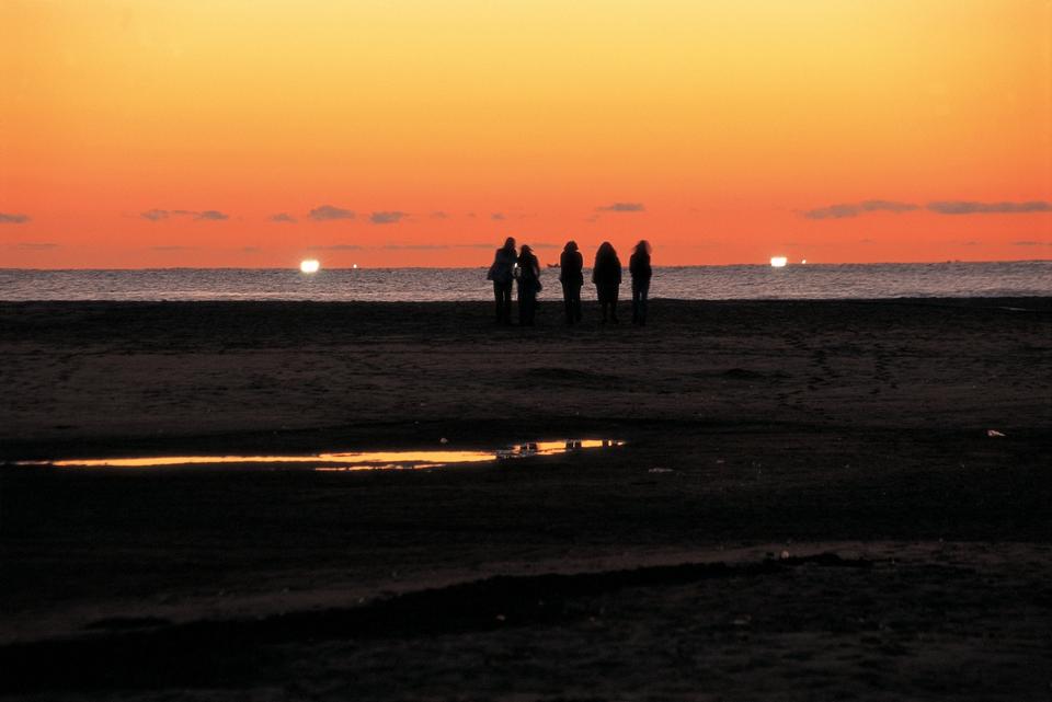 Free download high resolution image - free image free photo free stock image public domain picture  Group of Friends on the Beach