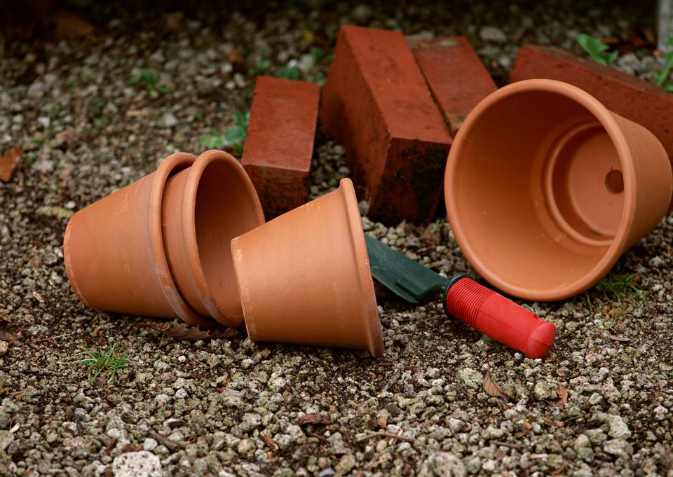 Free download high resolution image - free image free photo free stock image public domain picture  different sizes of terracotta pots with gardening tool