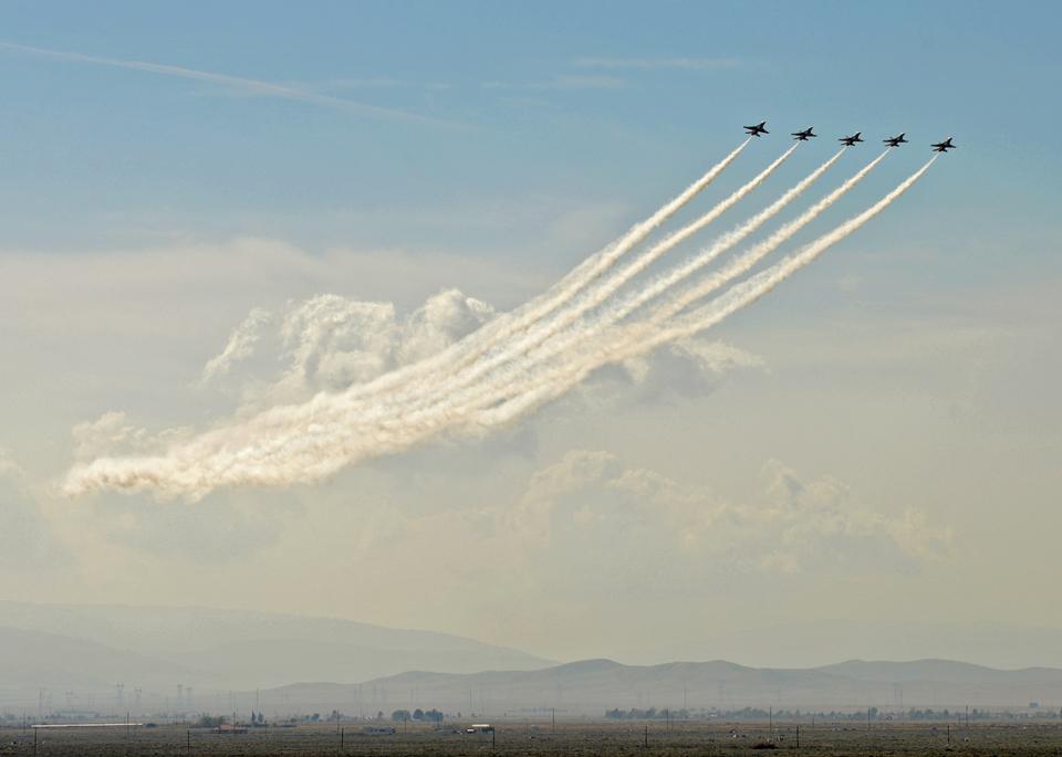 Free download high resolution image - free image free photo free stock image public domain picture  Air Force Thunderbirds fly over the High Desert valley