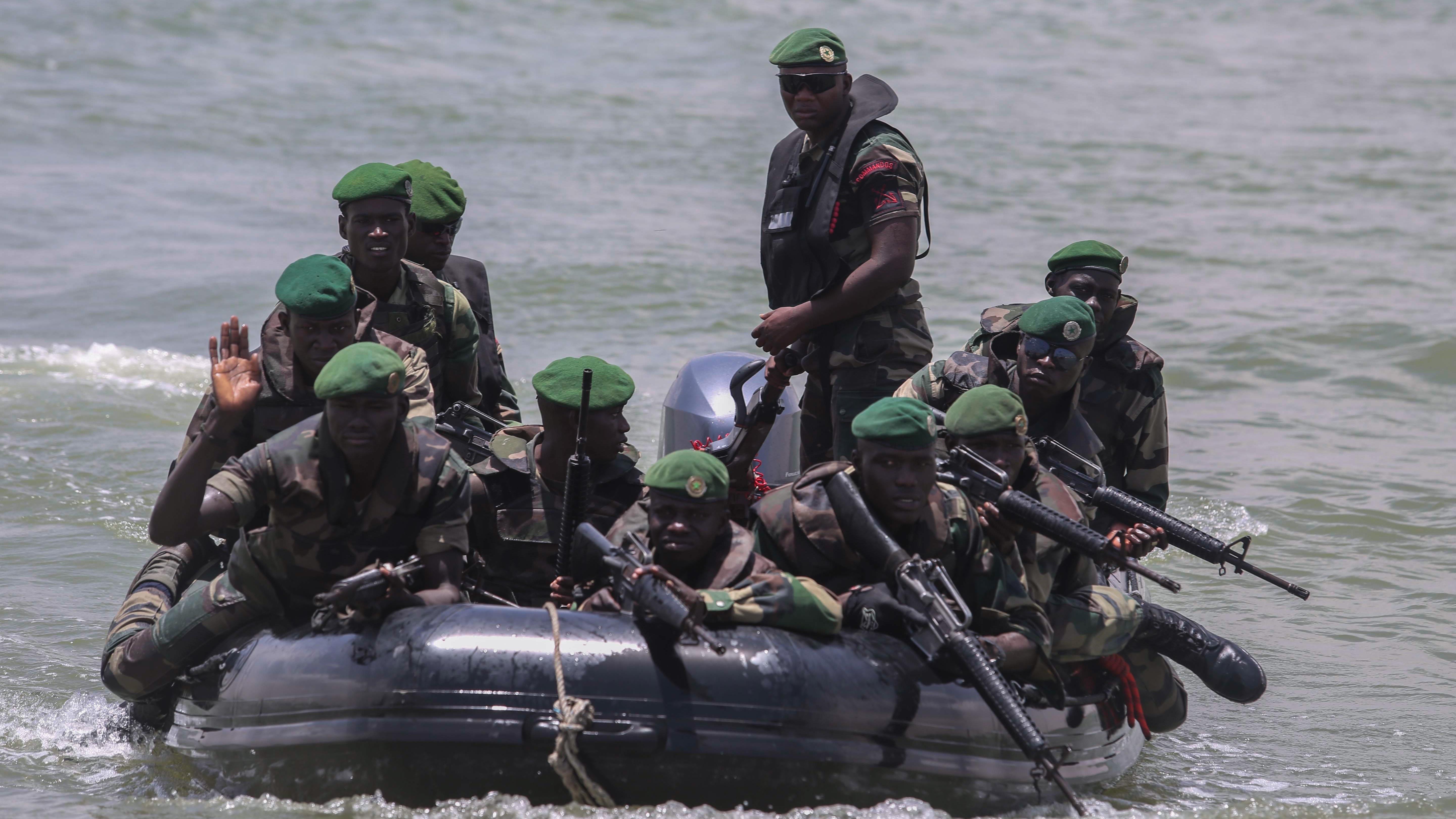 Free download high resolution image - free image free photo free stock image public domain picture -Marin Commandos navigate toward the shore