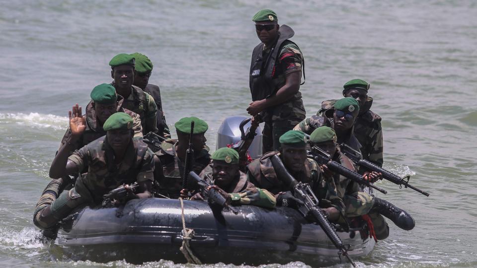 Free download high resolution image - free image free photo free stock image public domain picture  Marin Commandos navigate toward the shore