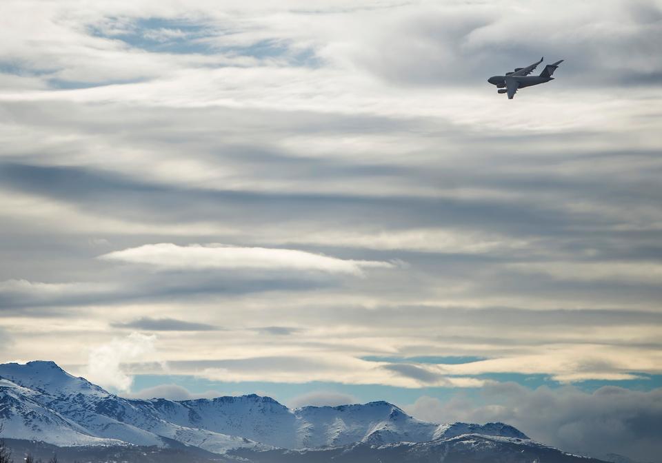 Free download high resolution image - free image free photo free stock image public domain picture  A C-17 Globemaster III flies