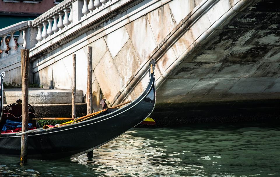 Free download high resolution image - free image free photo free stock image public domain picture  Venice --gondolas passing over Bridge of Sighs