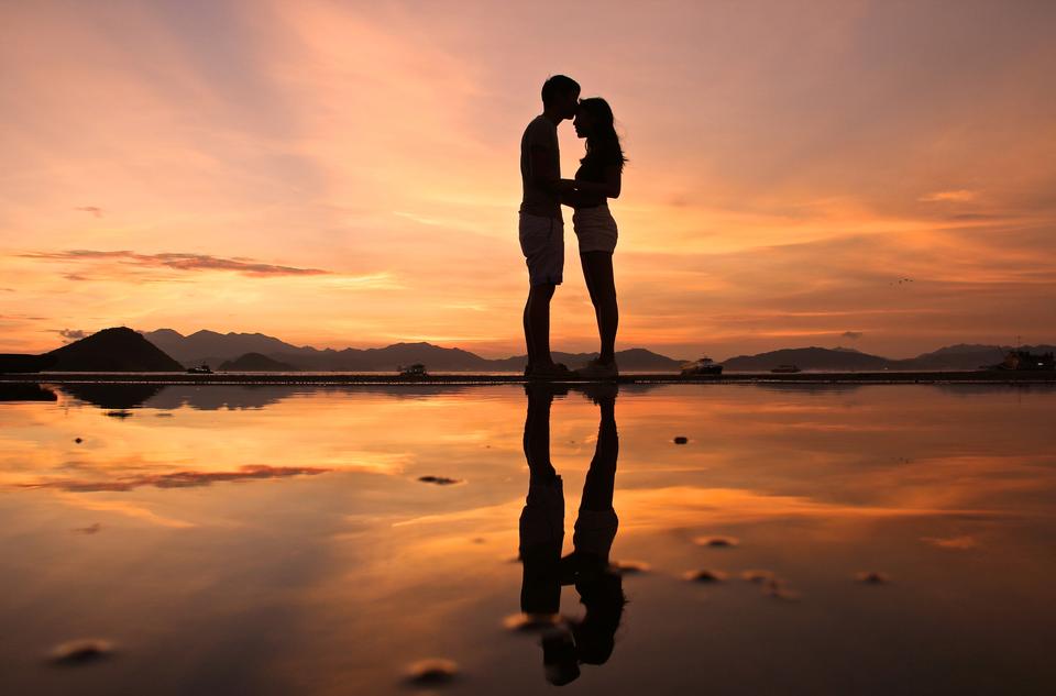 Free download high resolution image - free image free photo free stock image public domain picture  Lovers kissing in a very colorful sunset