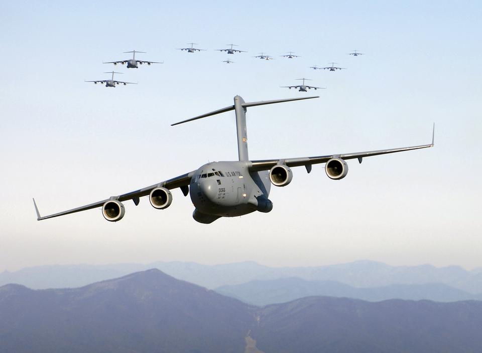 Free download high resolution image - free image free photo free stock image public domain picture  Thirteen C-17 Globemaster III aircraft fly