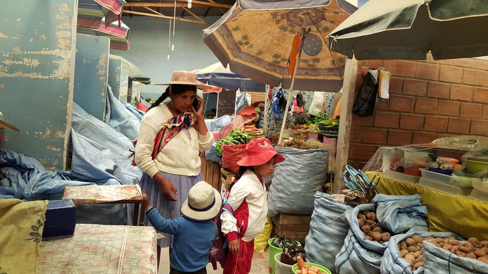 Free download high resolution image - free image free photo free stock image public domain picture  People selling and buying fruits at a market in the steets