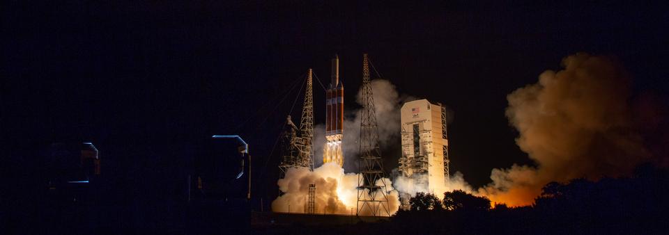 Free download high resolution image - free image free photo free stock image public domain picture  A United Launch Alliance Delta IV Heavy rocket launches