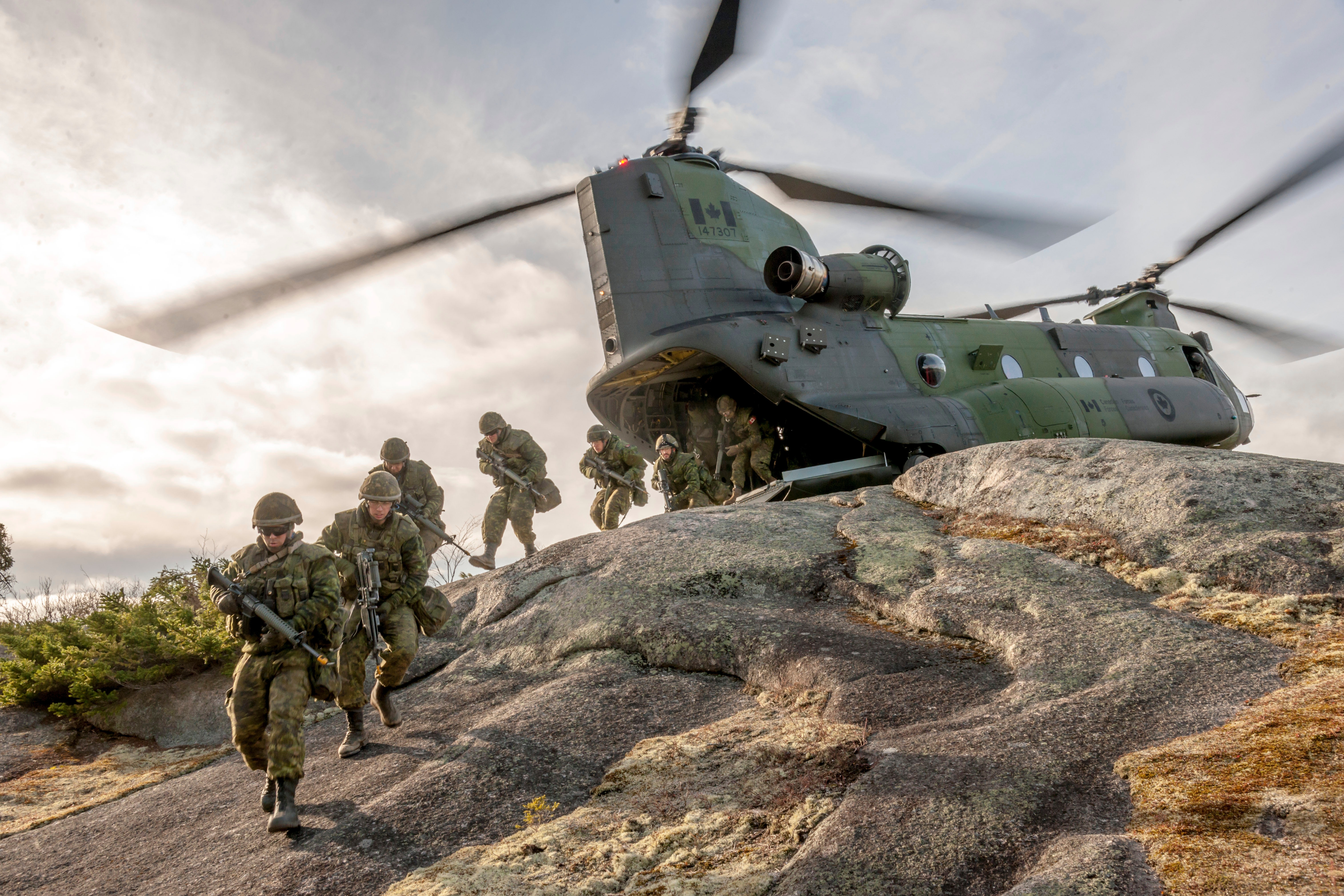 Free download high resolution image - free image free photo free stock image public domain picture -Canadian Army soldiers disembark a CH-147 Chinook