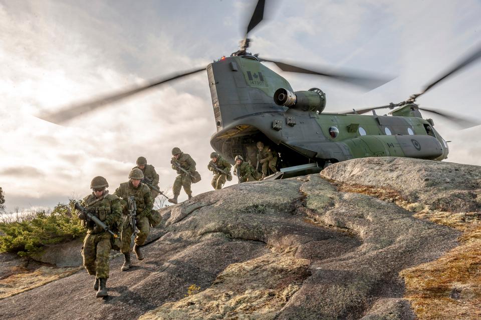 Free download high resolution image - free image free photo free stock image public domain picture  Canadian Army soldiers disembark a CH-147 Chinook