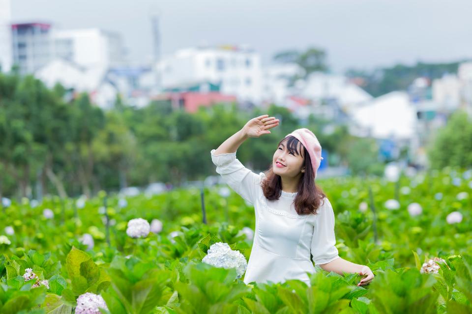 Free download high resolution image - free image free photo free stock image public domain picture  Beautiful Asian Girl smell of the flower