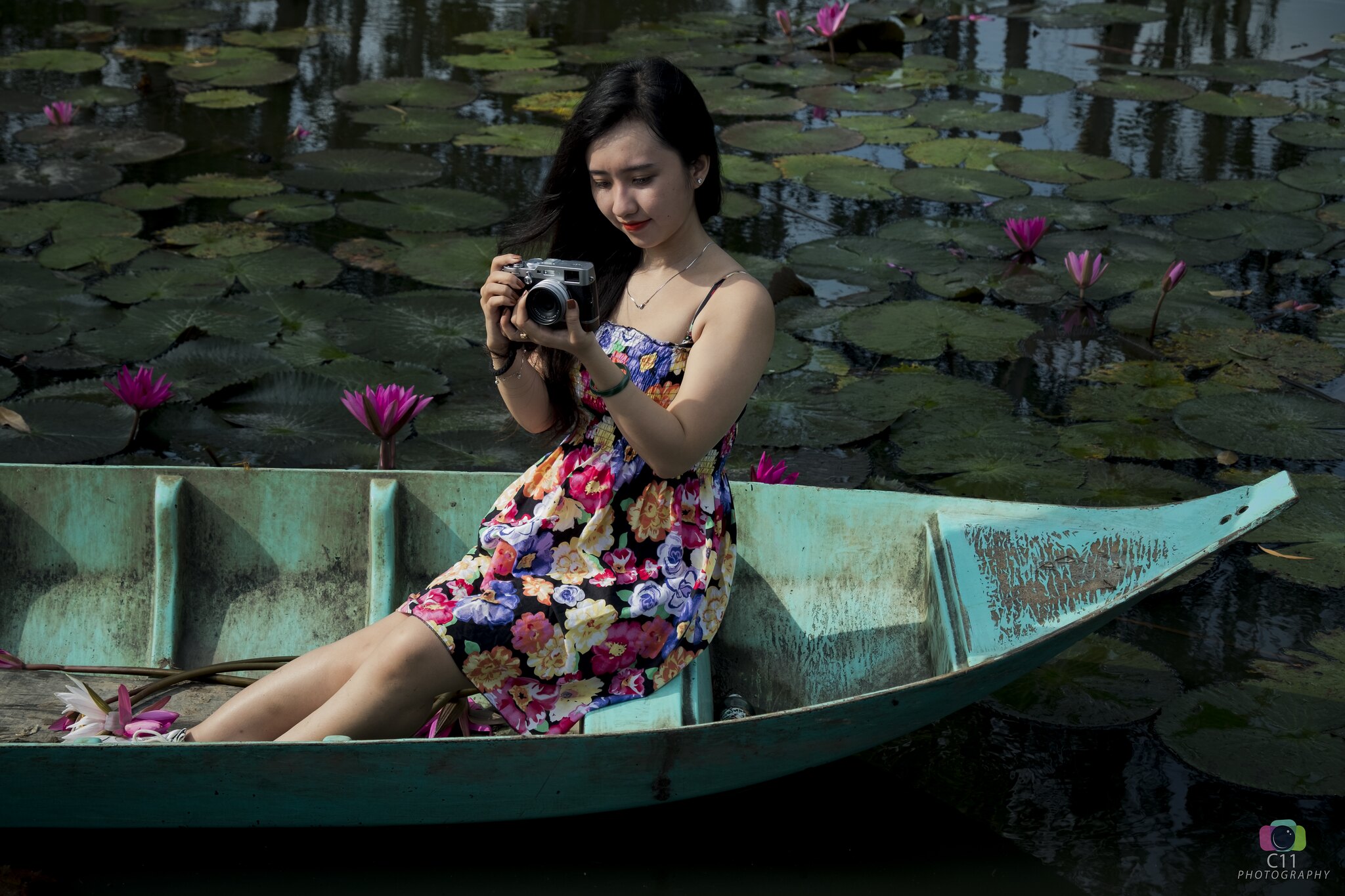 Free download high resolution image - free image free photo free stock image public domain picture -Vietnamese Ladies with digital camera