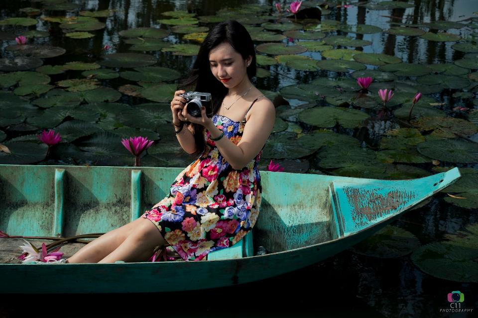 Free download high resolution image - free image free photo free stock image public domain picture  Vietnamese Ladies with digital camera