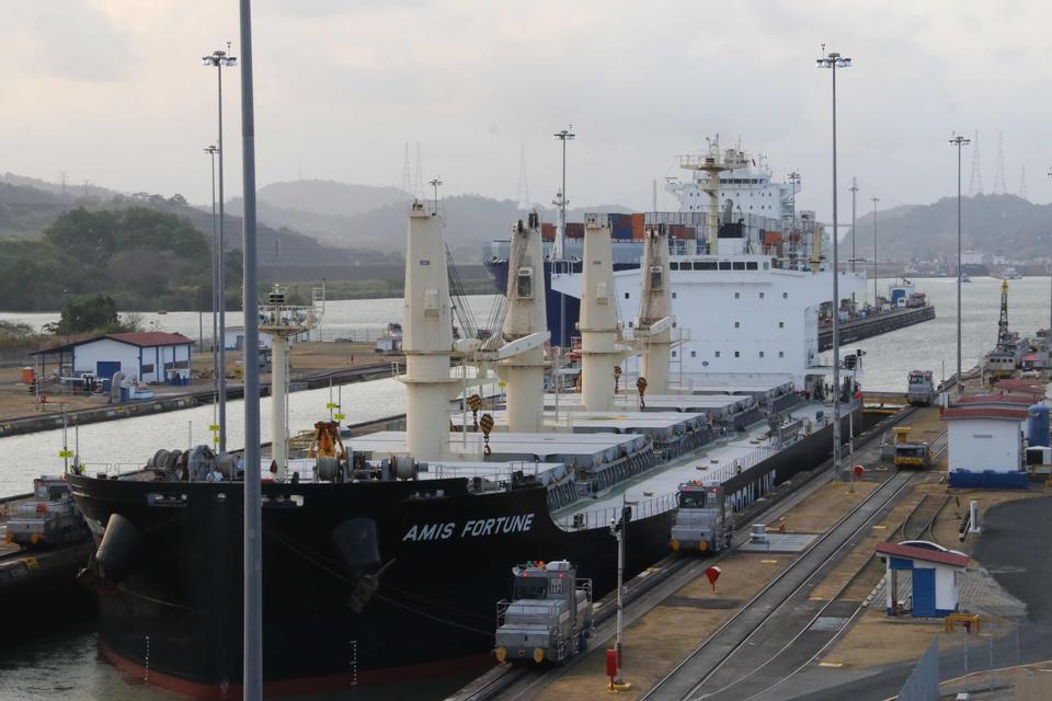 Free download high resolution image - free image free photo free stock image public domain picture  Ship crossing Panama Canal at Miraflores Locks