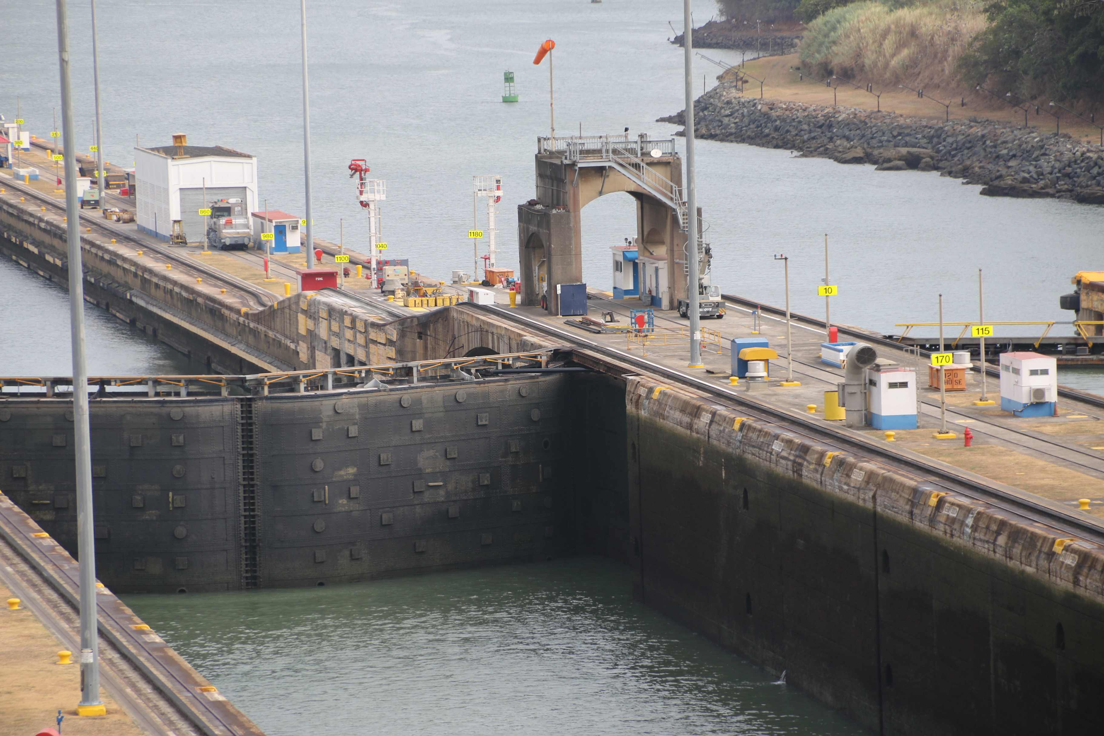 Free download high resolution image - free image free photo free stock image public domain picture -Ship crossing Panama Canal at Miraflores Locks