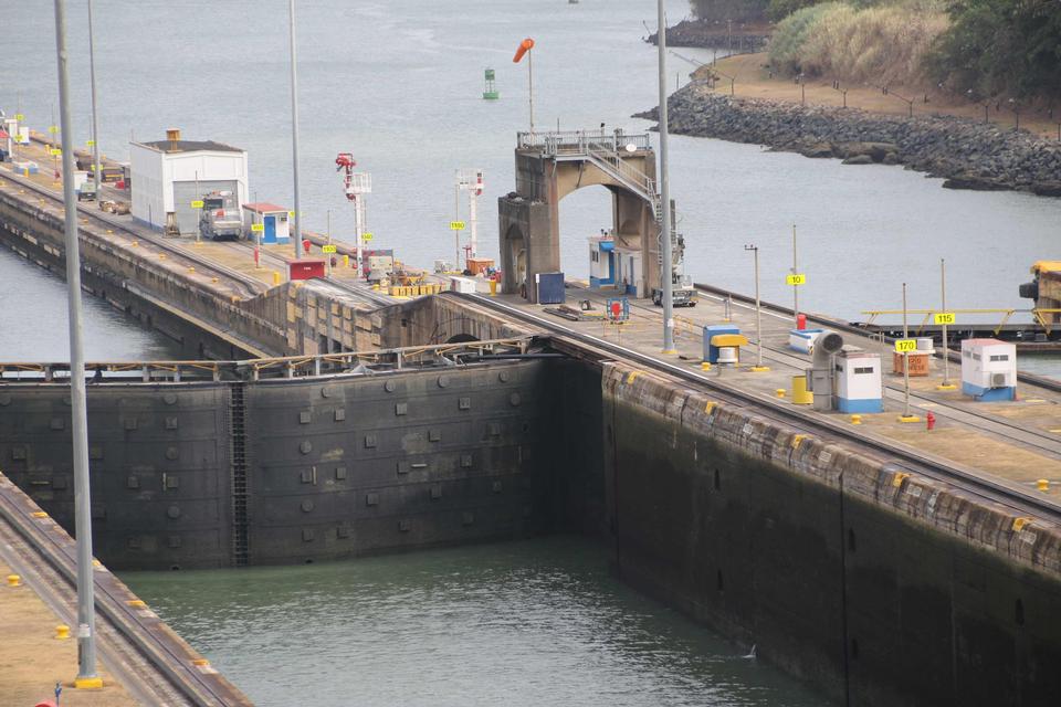 Free download high resolution image - free image free photo free stock image public domain picture  Ship crossing Panama Canal at Miraflores Locks