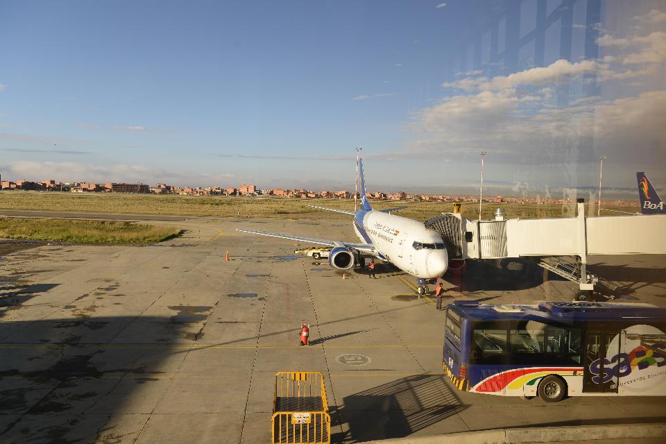 Free download high resolution image - free image free photo free stock image public domain picture  Boliviana de Aviacion plane at El Alto International Airport