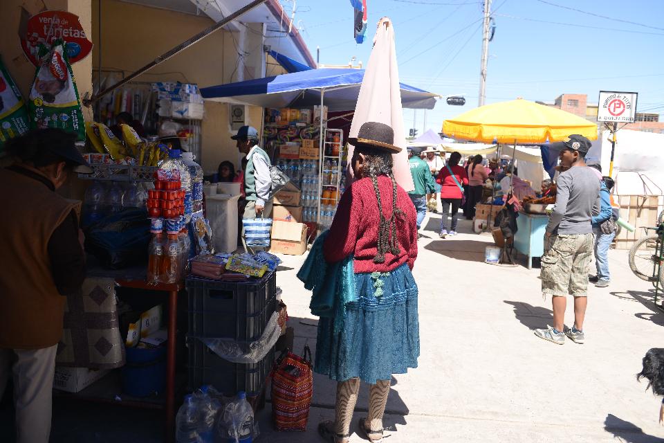 Free download high resolution image - free image free photo free stock image public domain picture  Traditional handcrafts on the market in main street of Uyuni