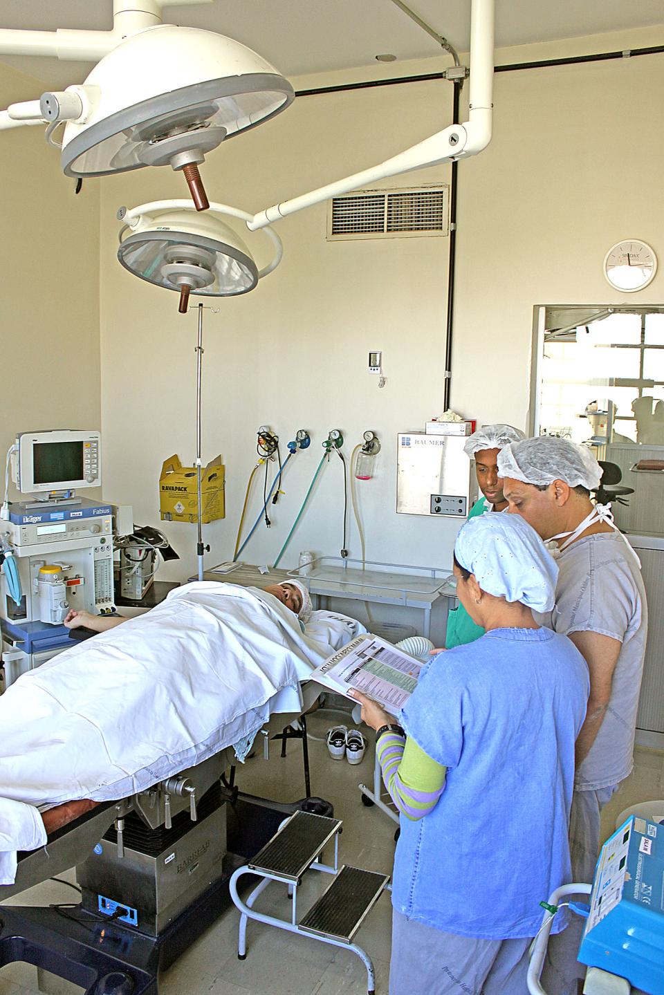 Free download high resolution image - free image free photo free stock image public domain picture  Team surgeon at work on operating in hospital