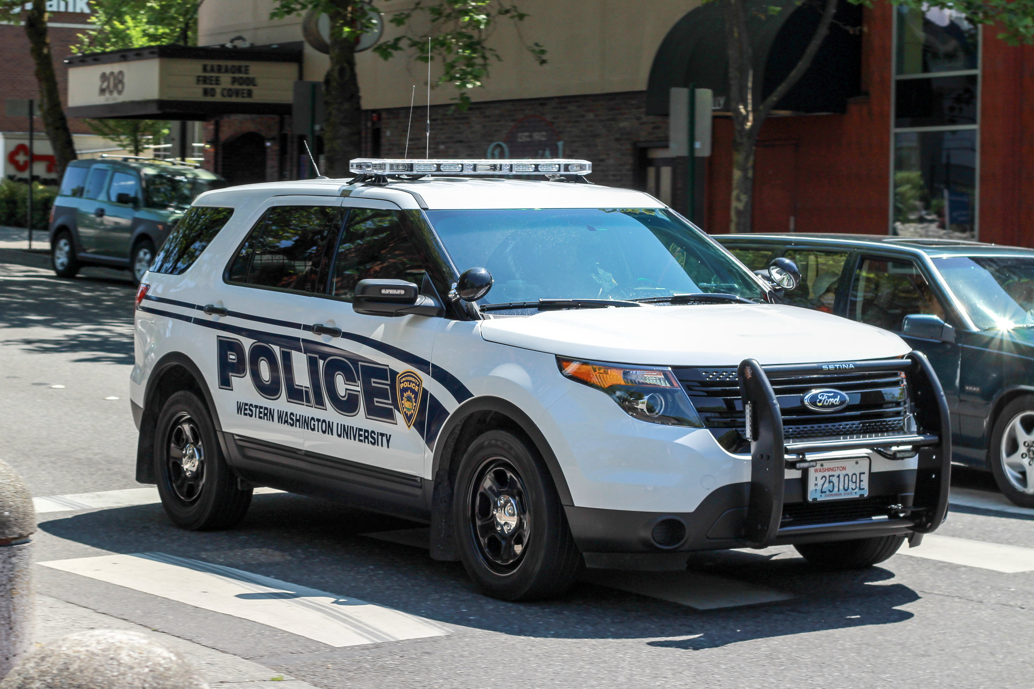 Free download high resolution image - free image free photo free stock image public domain picture -Police car with emergency lights and siren on street