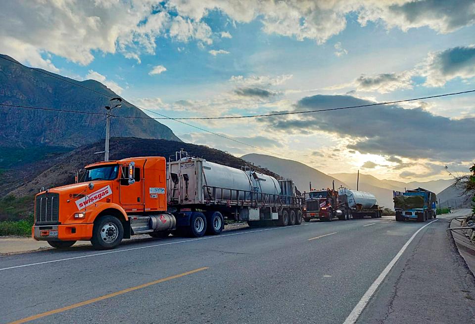 Free download high resolution image - free image free photo free stock image public domain picture  trucks passing the international border,