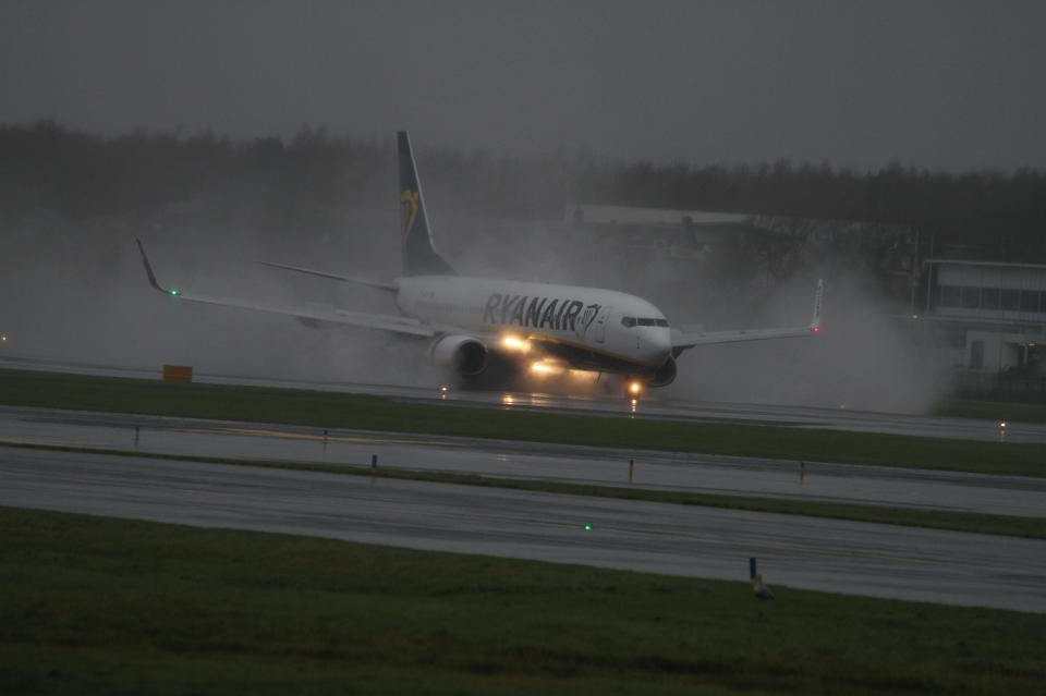 Free download high resolution image - free image free photo free stock image public domain picture  Airplane landing gear rolling on a wet runway