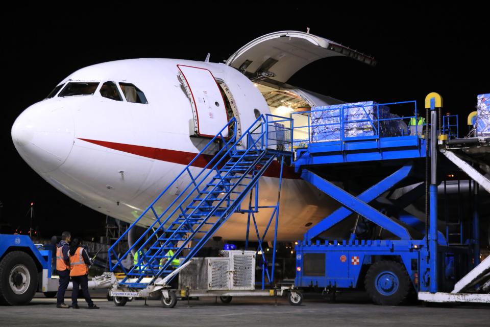 Free download high resolution image - free image free photo free stock image public domain picture  Loading cargo on plane