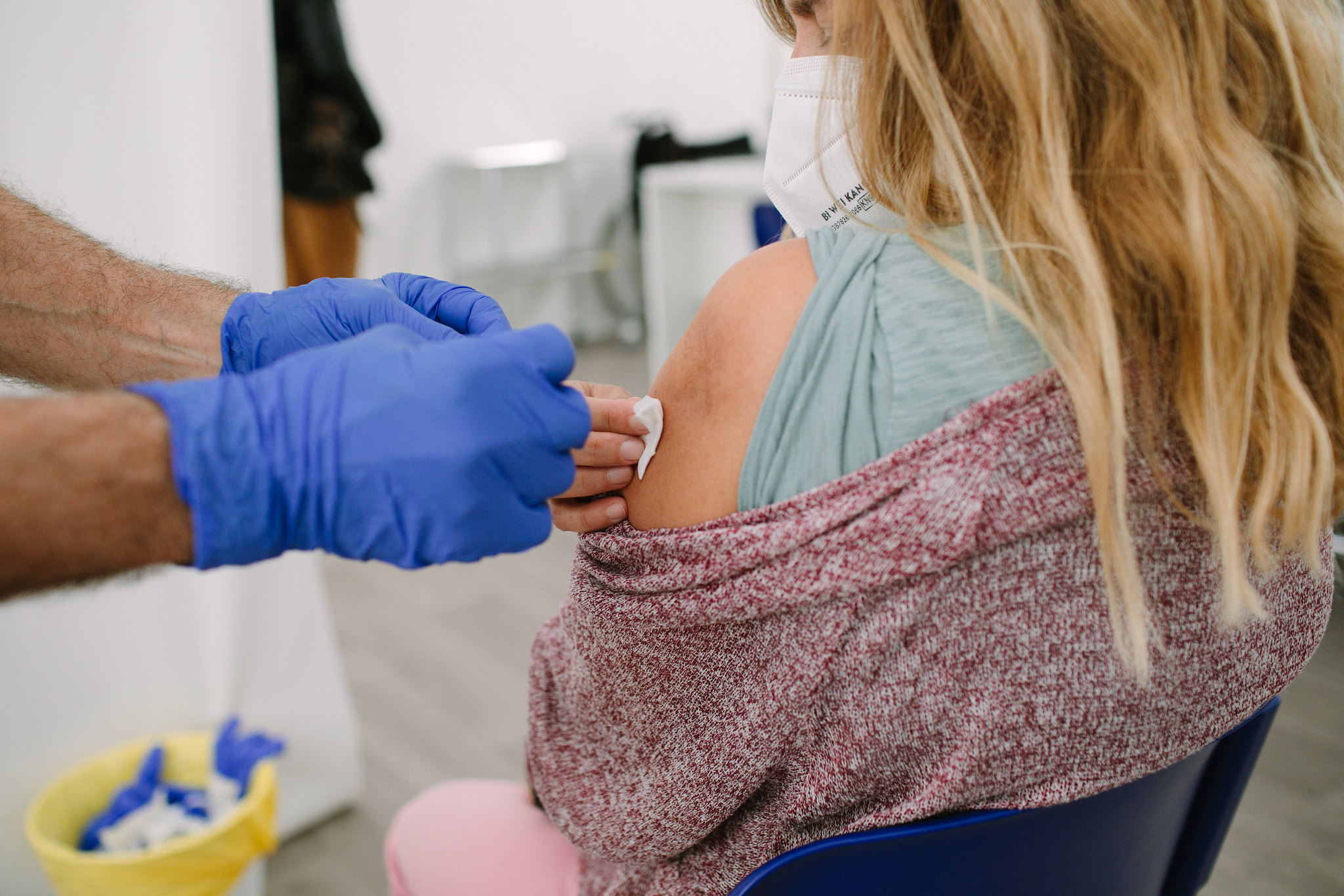 Free download high resolution image - free image free photo free stock image public domain picture -The doctor is injecting female patients