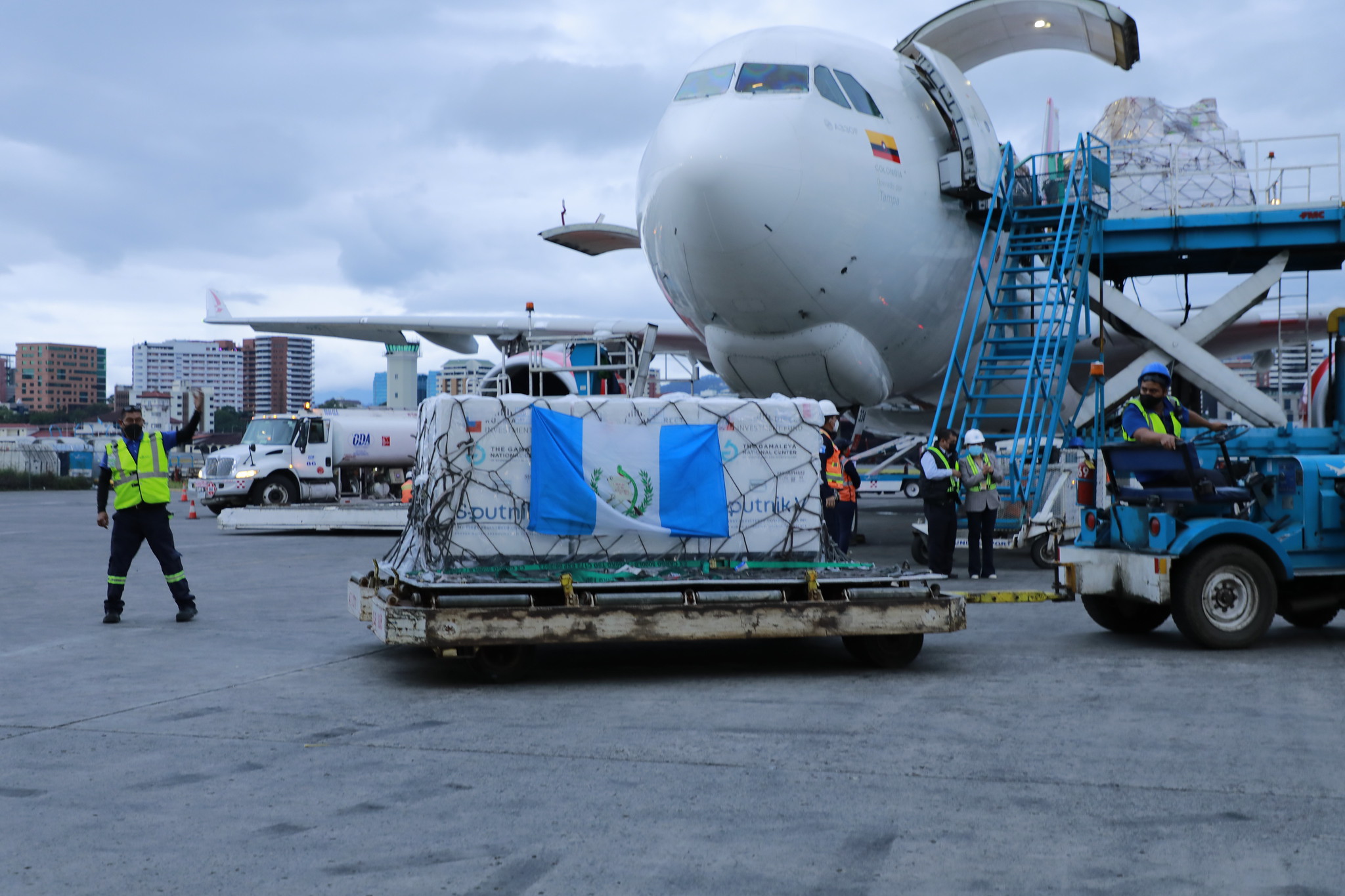 Free download high resolution image - free image free photo free stock image public domain picture -Loading of cargo containers to plane at airport